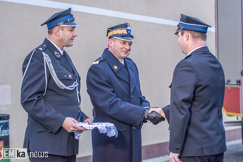 Przekazanie auta strażakom