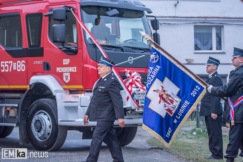 Przekazanie auta strażakom