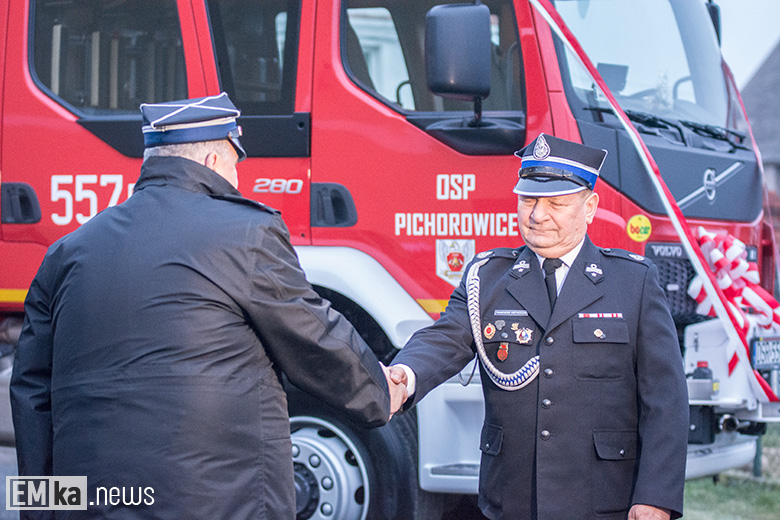 Przekazanie auta strażakom