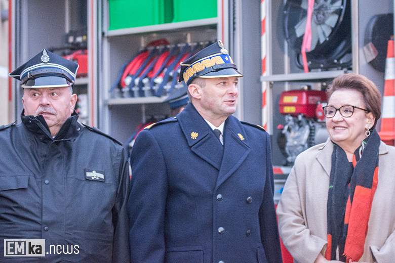 Przekazanie auta strażakom