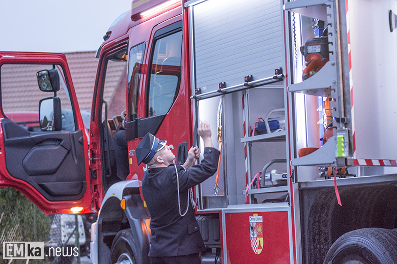 Przekazanie auta strażakom