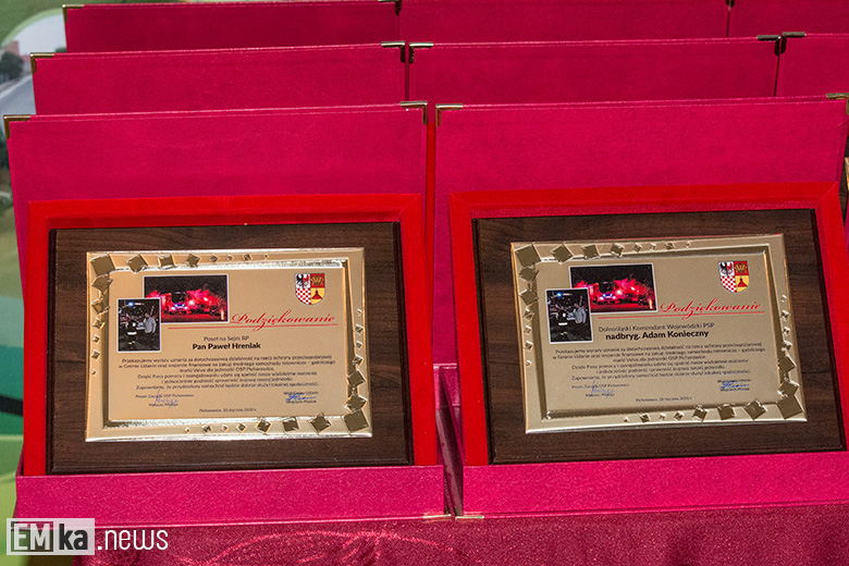 Przekazanie auta strażakom