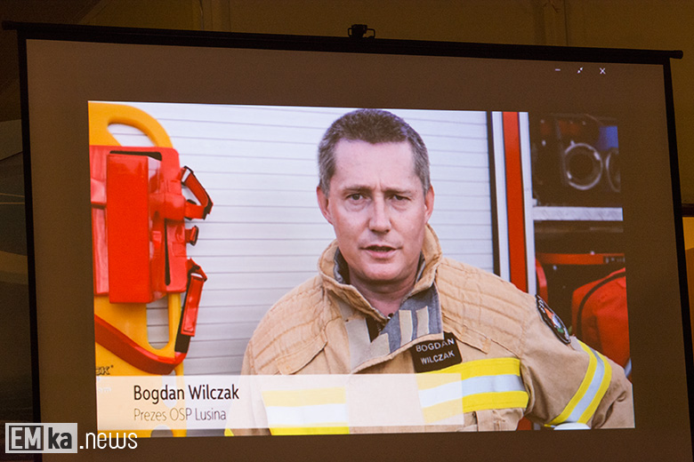 Przekazanie auta strażakom