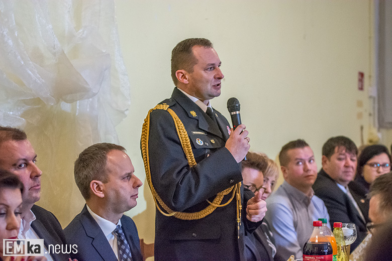 Przekazanie auta strażakom