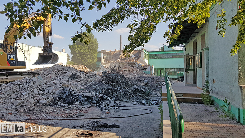 Wyburzanie byłego zakładu Inco