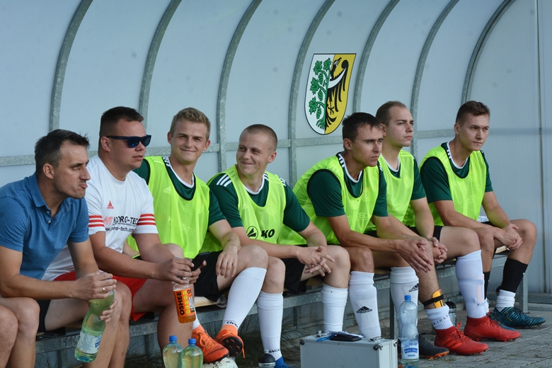 Pierwszy pojedynek Zielonych Rakoszyce w A-klasie