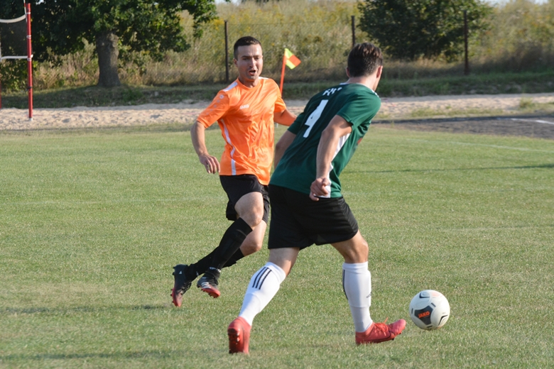 Pierwszy pojedynek Zielonych Rakoszyce w A-klasie