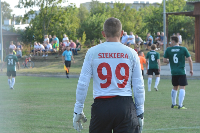 Pierwszy pojedynek Zielonych Rakoszyce w A-klasie