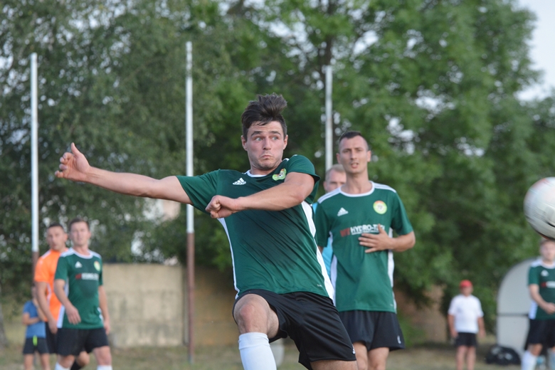 Pierwszy pojedynek Zielonych Rakoszyce w A-klasie