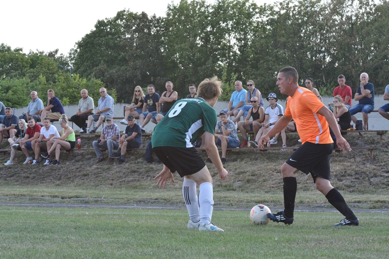 Pierwszy pojedynek Zielonych Rakoszyce w A-klasie