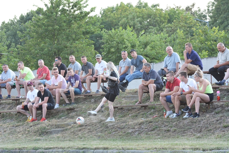 Pierwszy pojedynek Zielonych Rakoszyce w A-klasie