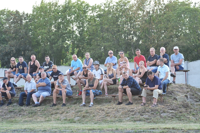 Pierwszy pojedynek Zielonych Rakoszyce w A-klasie