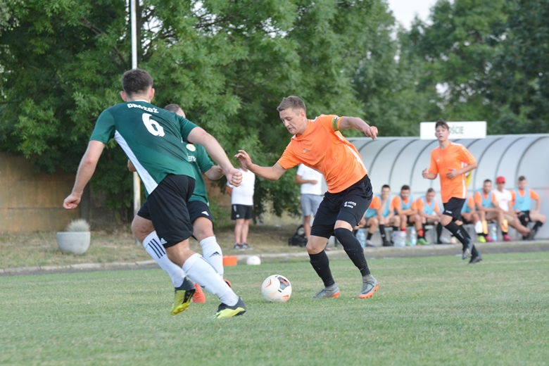 Pierwszy pojedynek Zielonych Rakoszyce w A-klasie