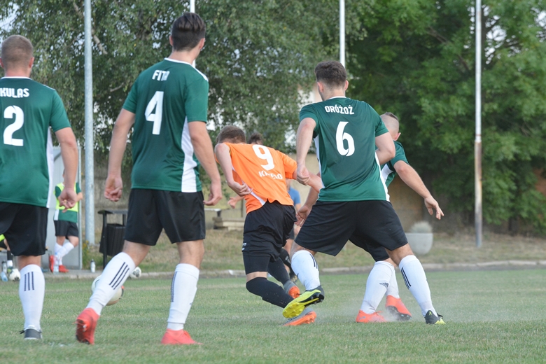 Pierwszy pojedynek Zielonych Rakoszyce w A-klasie