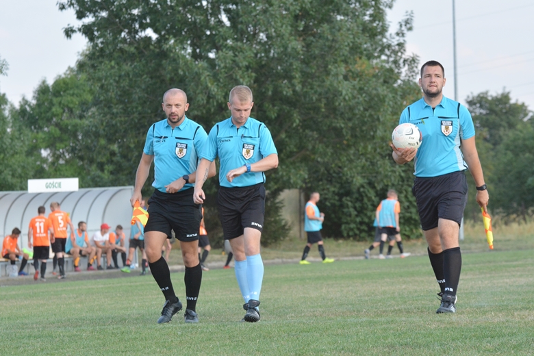Pierwszy pojedynek Zielonych Rakoszyce w A-klasie