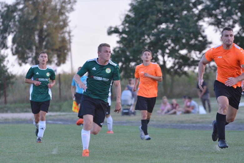Pierwszy pojedynek Zielonych Rakoszyce w A-klasie