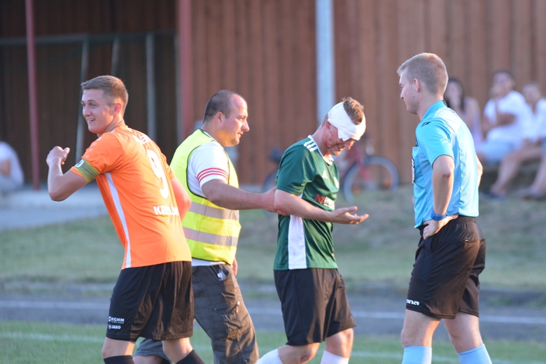 Pierwszy pojedynek Zielonych Rakoszyce w A-klasie