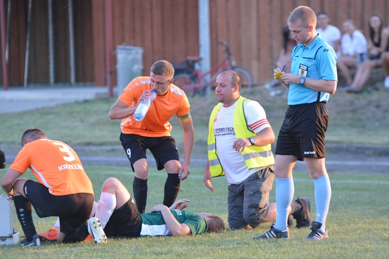 Pierwszy pojedynek Zielonych Rakoszyce w A-klasie