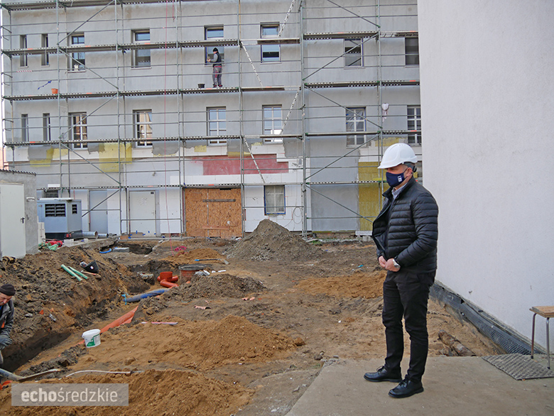 Remont budynku szpitala trwa