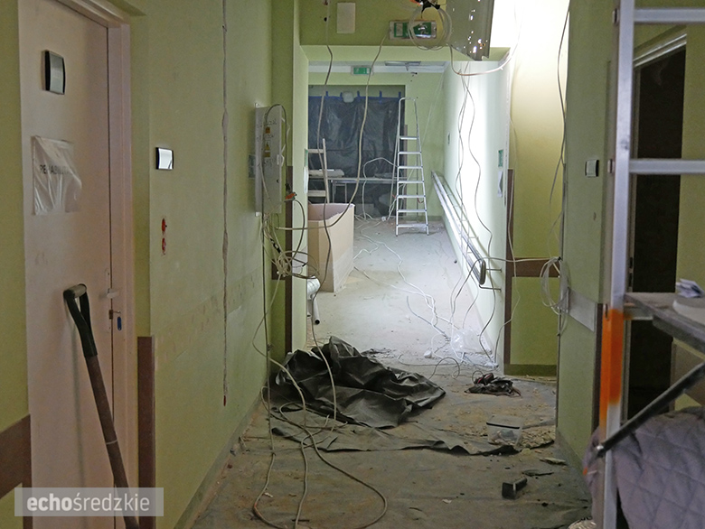 Remont budynku szpitala trwa