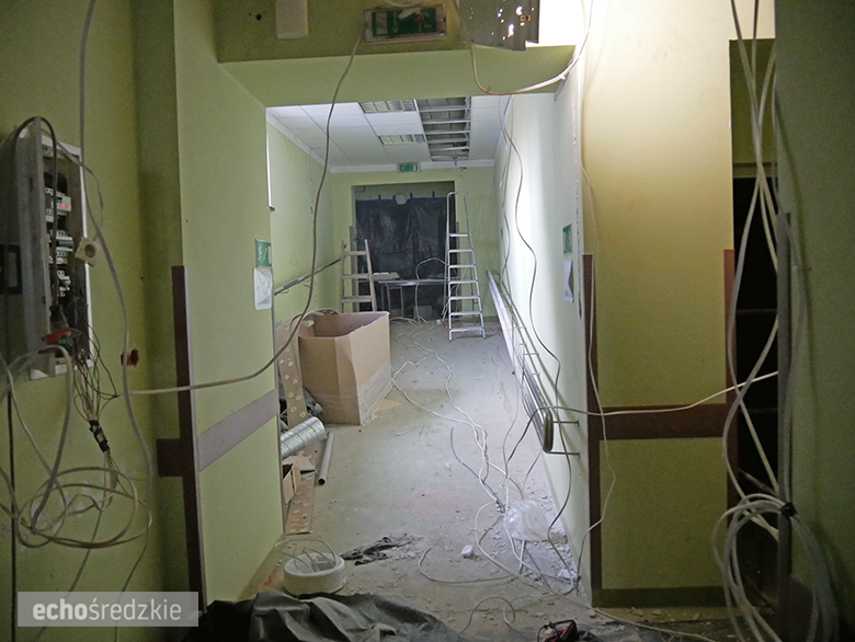 Remont budynku szpitala trwa