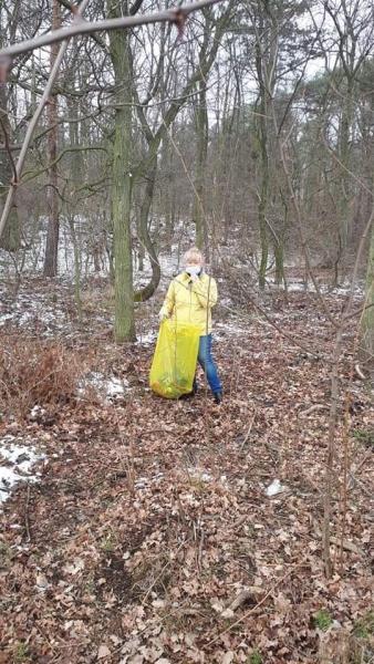 Akcja sprzątania parku w Wilkszynie