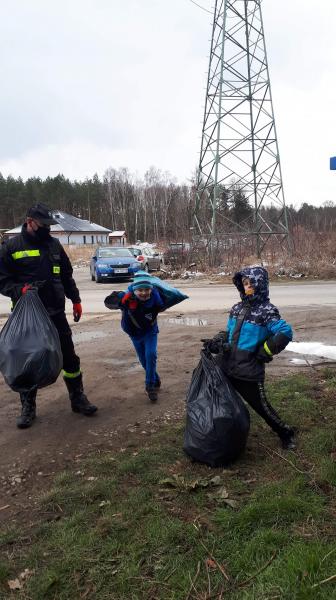 Akcja sprzątania parku w Wilkszynie