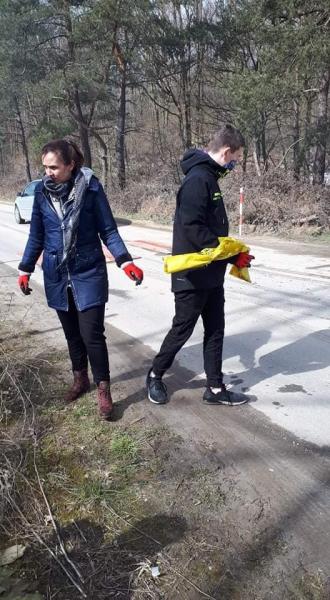 Akcja sprzątania parku w Wilkszynie