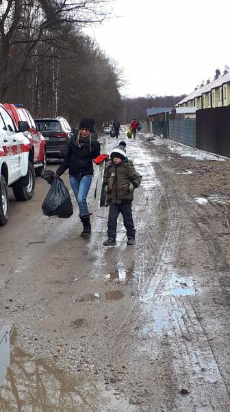 Akcja sprzątania parku w Wilkszynie