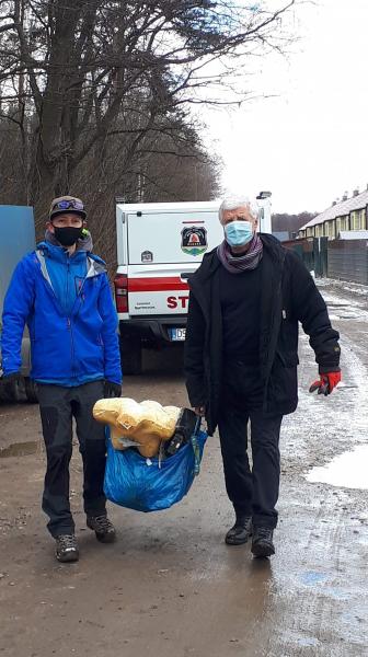 Akcja sprzątania parku w Wilkszynie