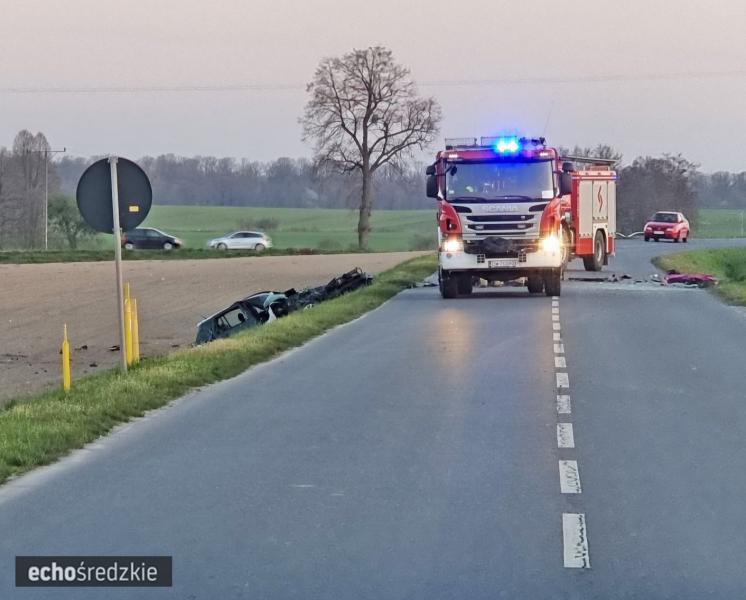 	Koło Ciechowa zderzył się samochód osobowy z autobusem