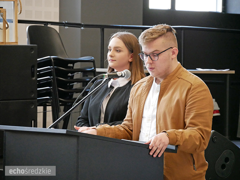 Tegoroczni maturzyści odebrali świadectwa