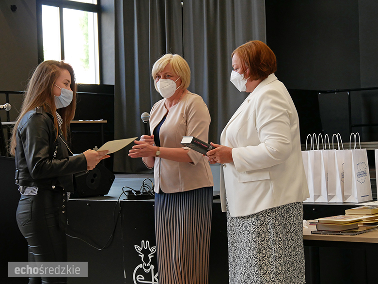 Tegoroczni maturzyści odebrali świadectwa