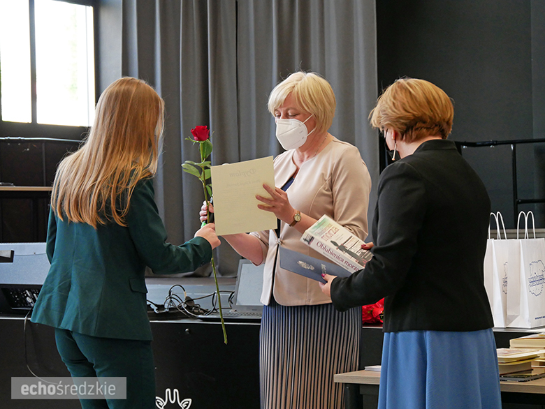 Tegoroczni maturzyści odebrali świadectwa