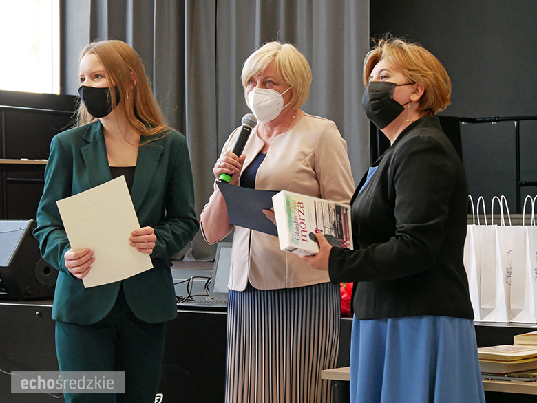 Tegoroczni maturzyści odebrali świadectwa