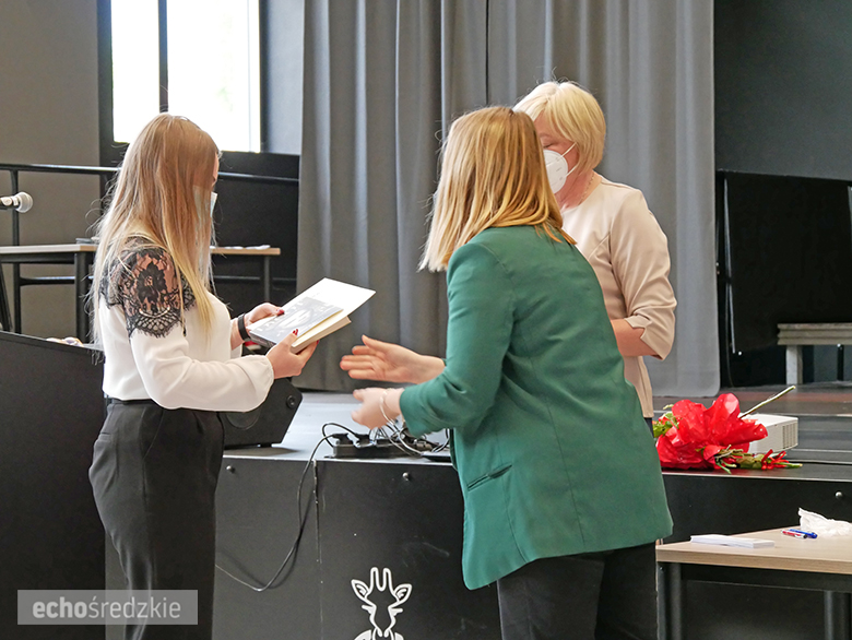 Tegoroczni maturzyści odebrali świadectwa