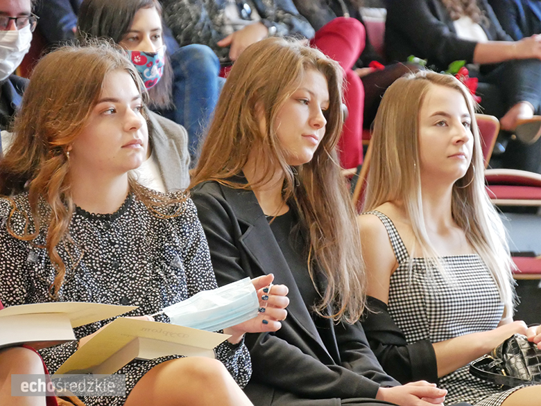 Tegoroczni maturzyści odebrali świadectwa