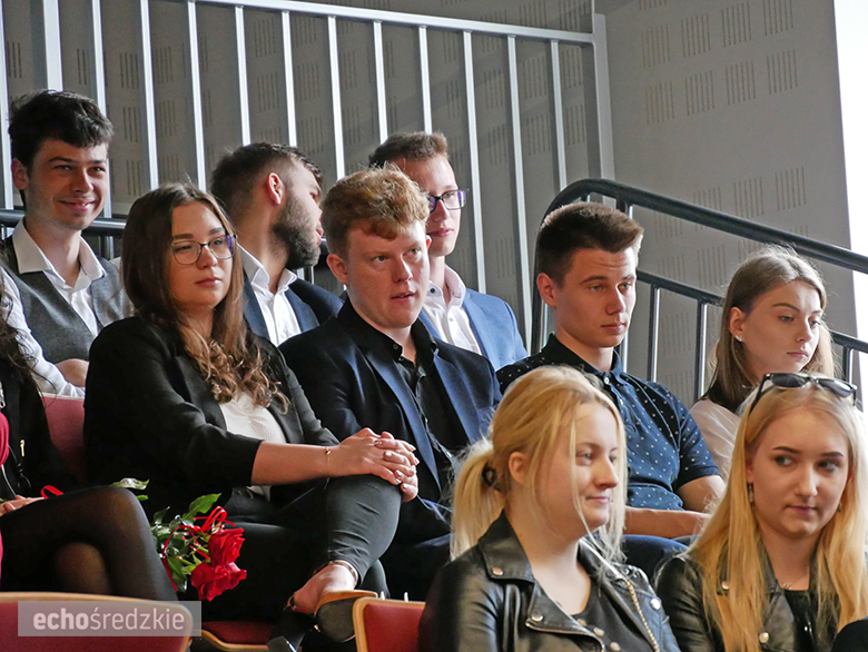 Tegoroczni maturzyści odebrali świadectwa