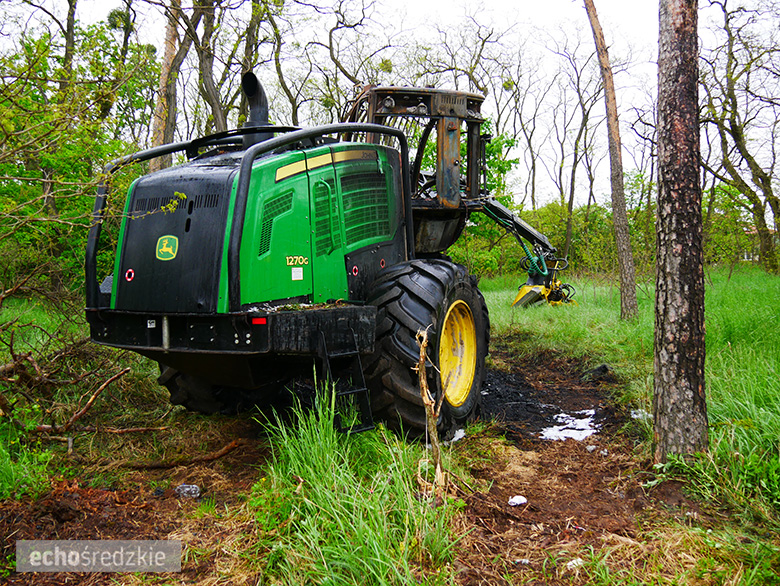 Pożar maszyny do wycinki drzew