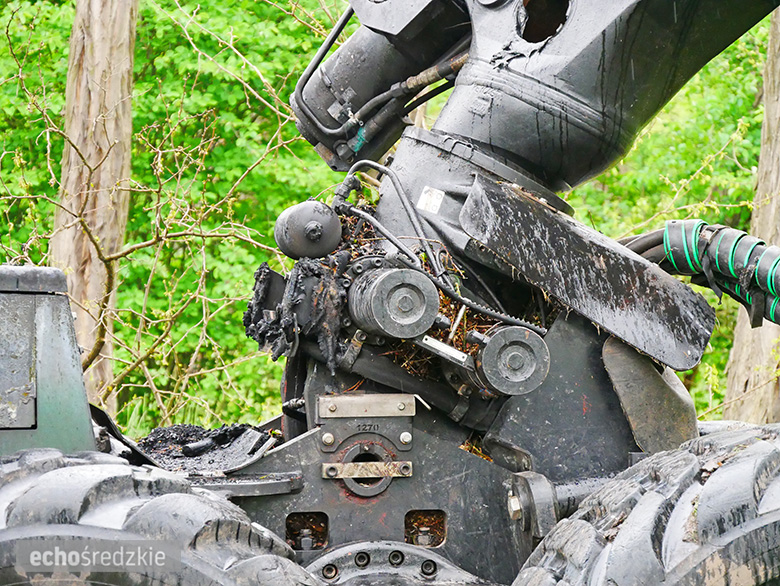 Pożar maszyny do wycinki drzew