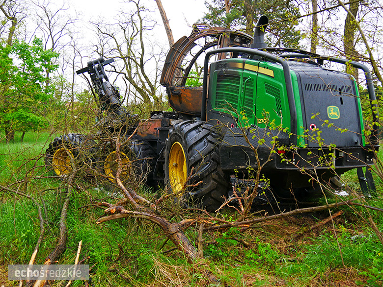 Pożar maszyny do wycinki drzew