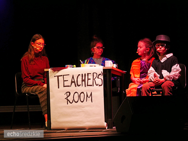 "Jeszcze wszystko będzie normalnie" piękny spektakl w reżyserii Agnieszki i Michała Gawlińskich