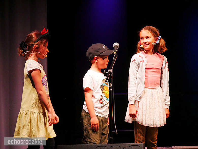 "Jeszcze wszystko będzie normalnie" piękny spektakl w reżyserii Agnieszki i Michała Gawlińskich