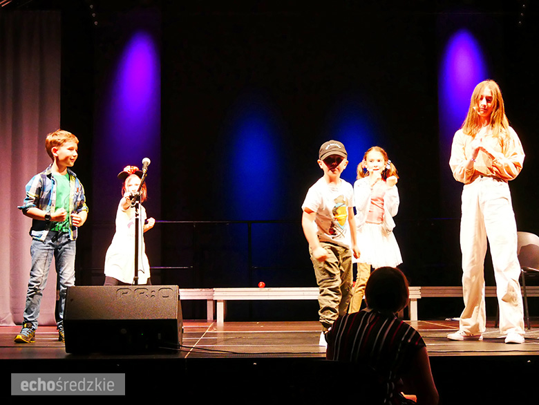 "Jeszcze wszystko będzie normalnie" piękny spektakl w reżyserii Agnieszki i Michała Gawlińskich