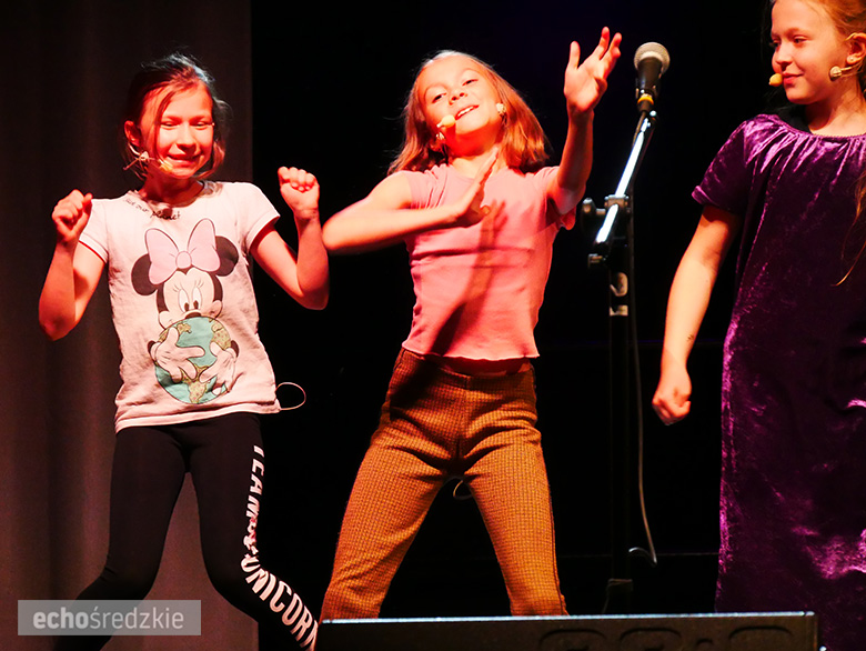 "Jeszcze wszystko będzie normalnie" piękny spektakl w reżyserii Agnieszki i Michała Gawlińskich