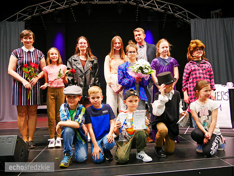 "Jeszcze wszystko będzie normalnie" piękny spektakl w reżyserii Agnieszki i Michała Gawlińskich