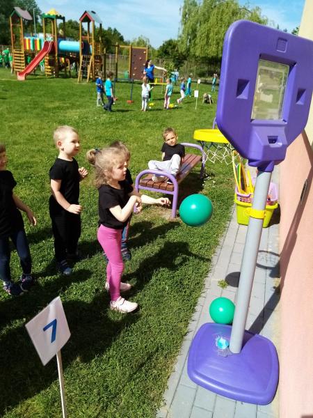 Dzień Dziecka na sportowo w przedszkolu w Malczycach