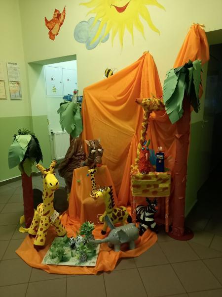 Zwierzęta z surowców wtórnych zrobione przez przedszkolaków