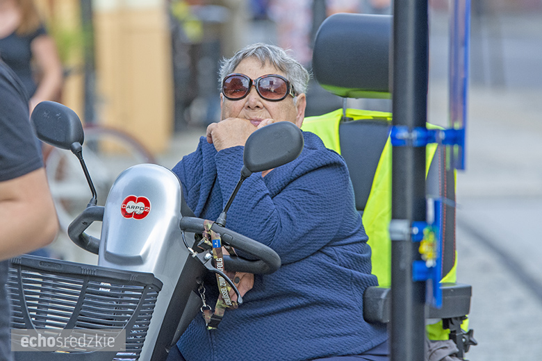 Janusz Cedro zaśpiewał na średzkim rynku