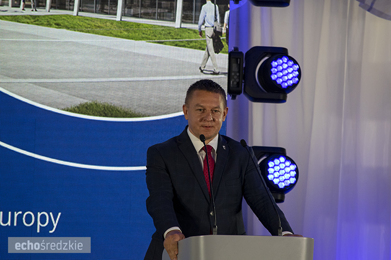 Wbudowanie kamienia węgielnego pod budowę zakładu Frito Lay w miejscowości Święte